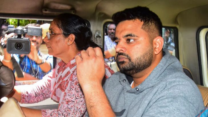 https://www.salarnews.in/public/uploads/images/newsimages/maannewsimage12082026_164059_Prajwal Revanna (1).jpg